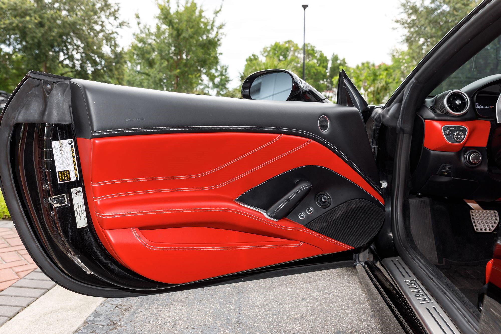 Used 2017 Ferrari California T RWD image 26