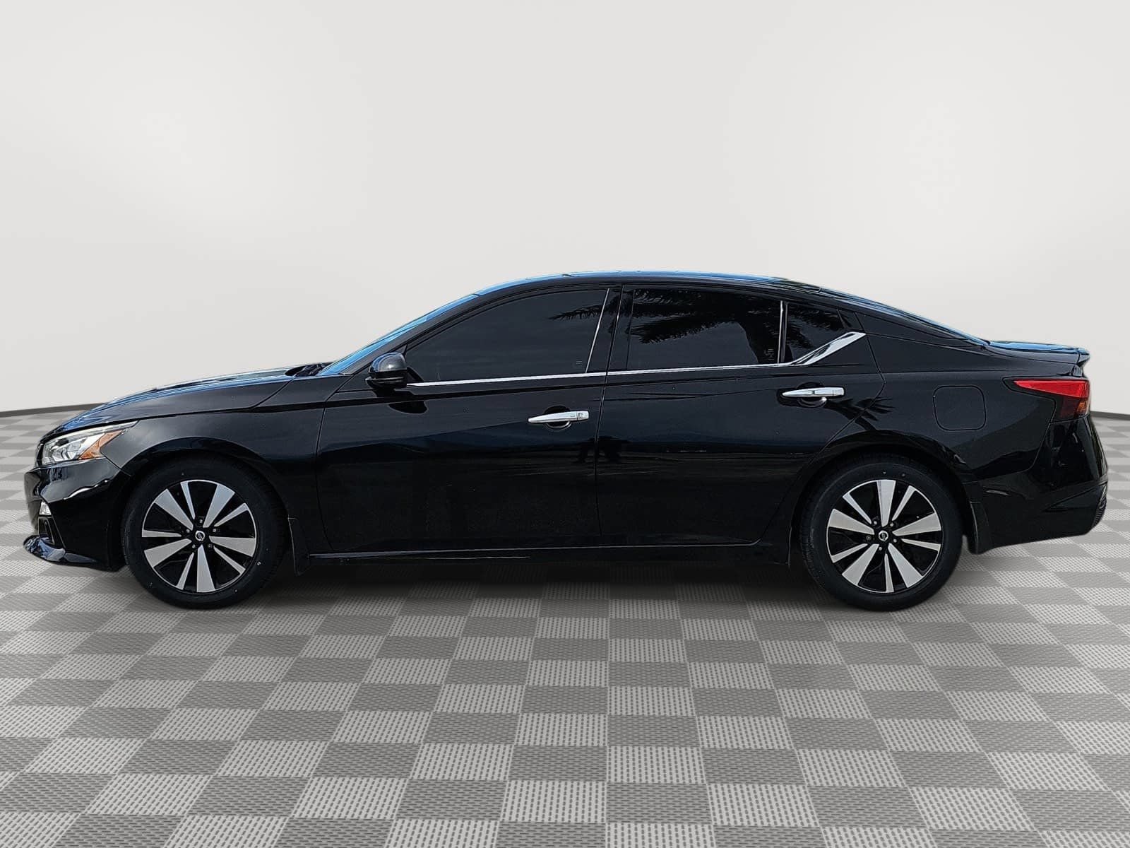 Used 2020 Nissan Altima 2.5 SV FWD image 5