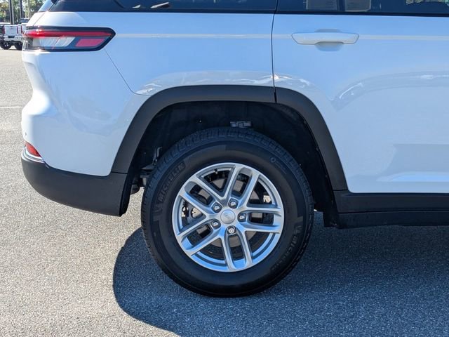 Used 2025 Jeep Grand Cherokee Laredo X RWD image 11