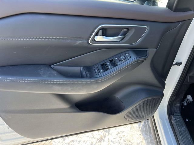 Used 2021 Nissan Rogue SV image 15