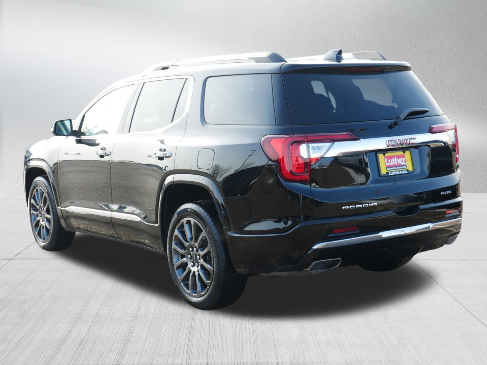 Used 2023 GMC Acadia Denali w/ Black Diamond Edition image 5