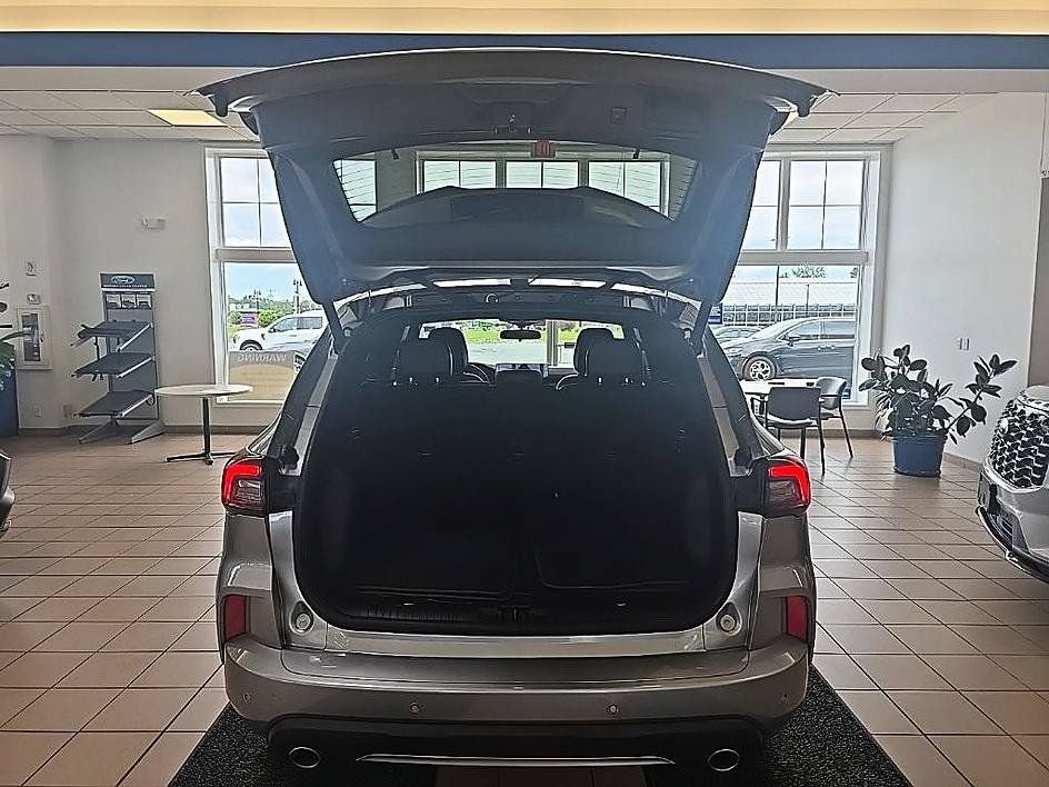 Used 2023 Ford Escape ST-Line w/ Tech Pack #1 AWD/4WD image 28