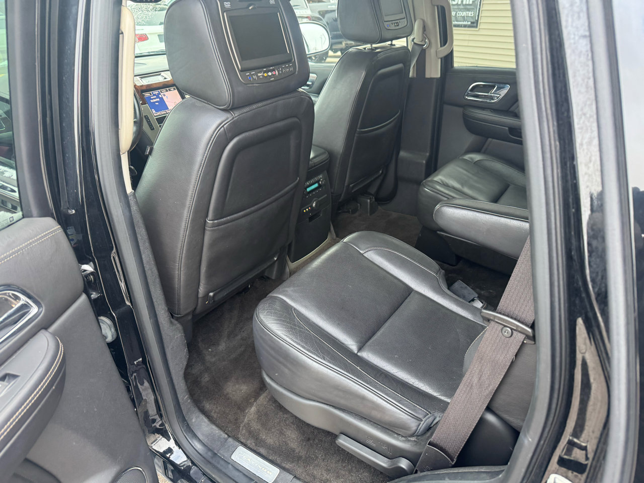 Used 2014 Cadillac Escalade Platinum image 9