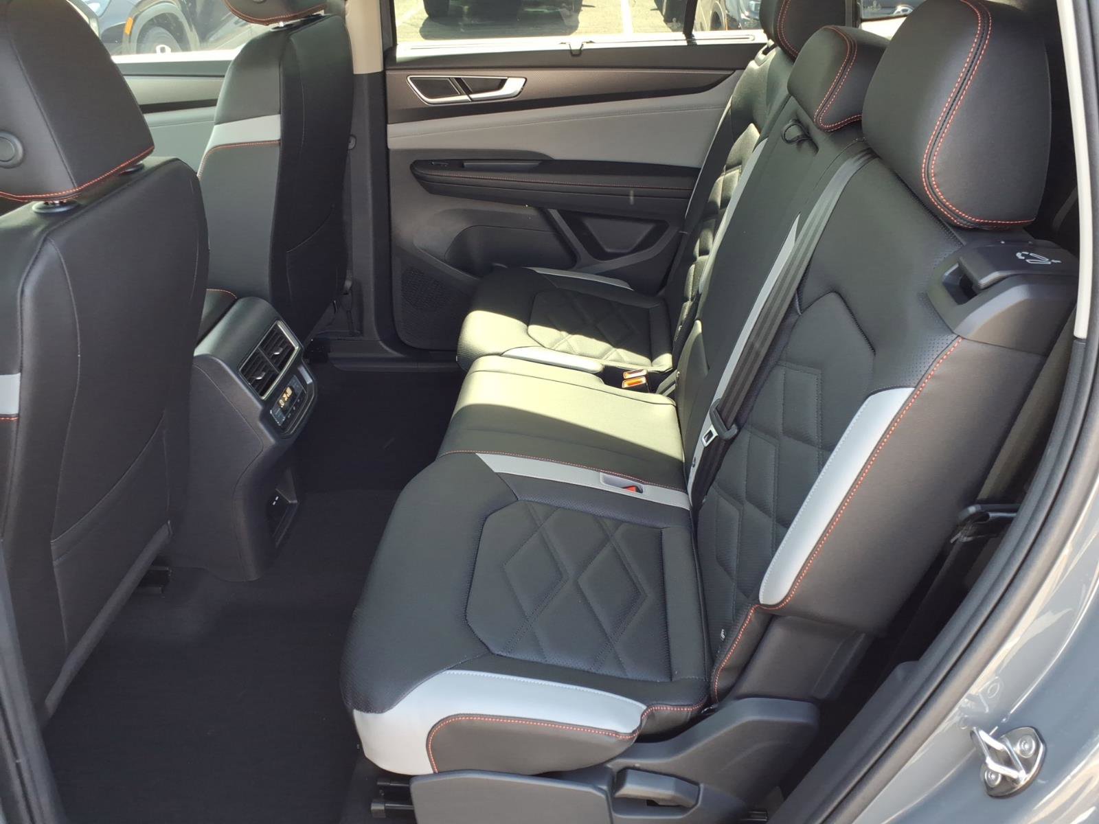 New 2026 Volkswagen Atlas Peak Edition image 14