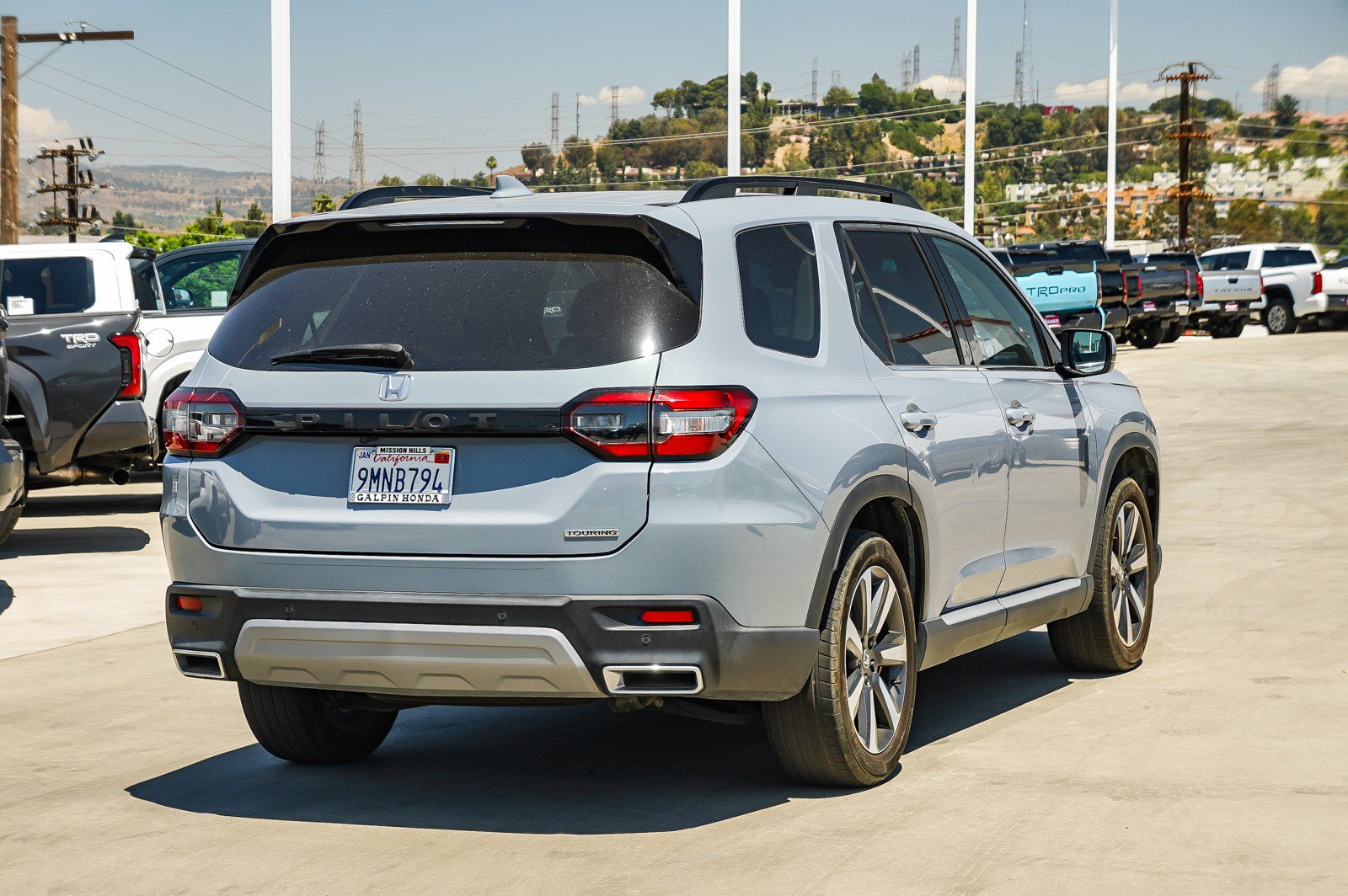 Used 2024 Honda Pilot Touring image 7