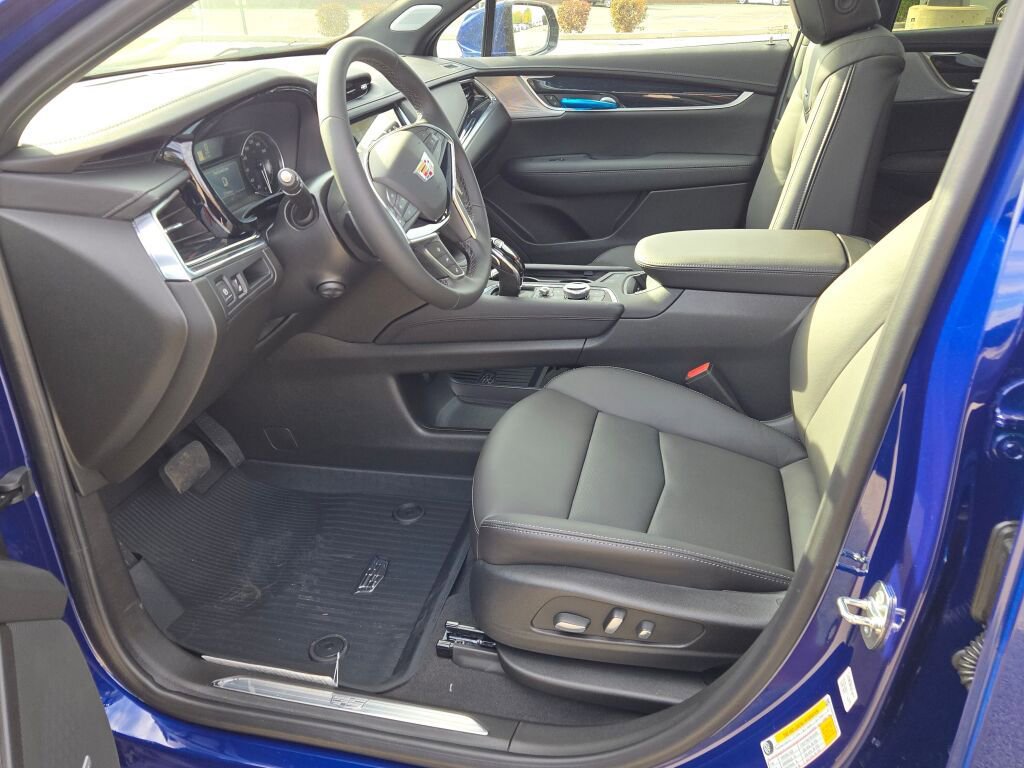 New 2025 Cadillac XT5 Premium Luxury w/ LPO, Floor Liner Package FWD image 25