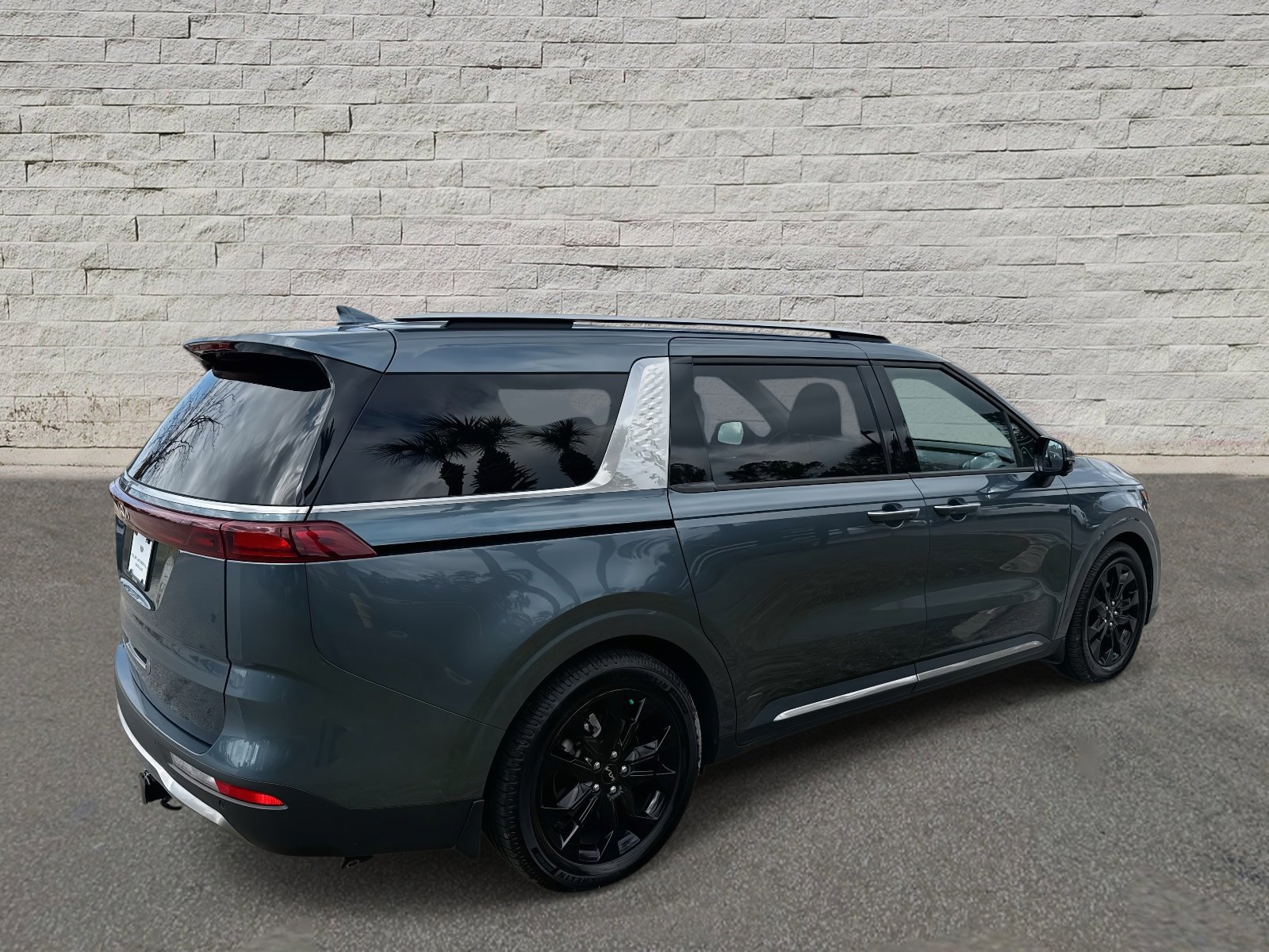 Used 2023 Kia Carnival SX image 5