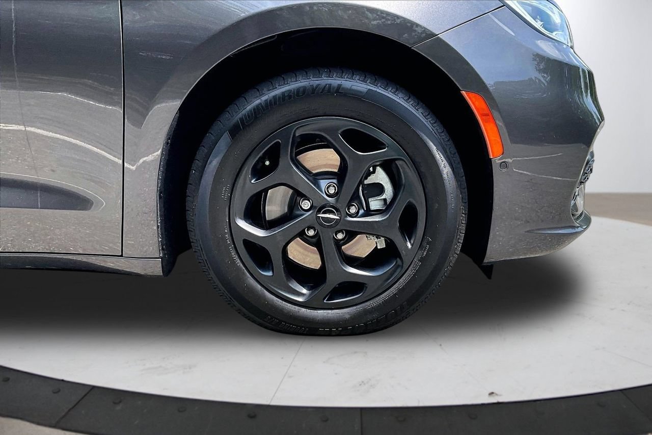 Used 2023 Chrysler Pacifica Limited w/ S Appearance Package FWD image 35