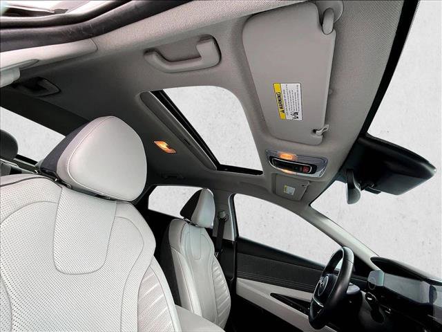 Used 2023 Hyundai Elantra Limited image 17
