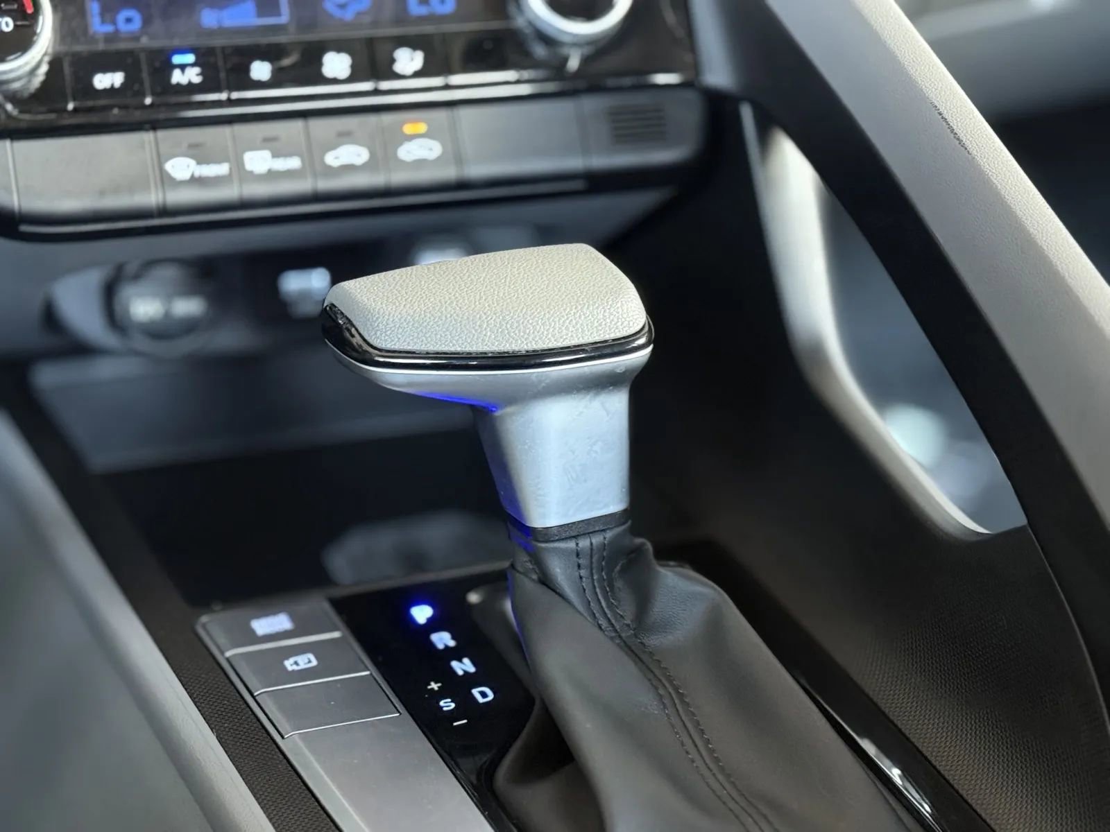 Used 2023 Hyundai Elantra SEL image 36