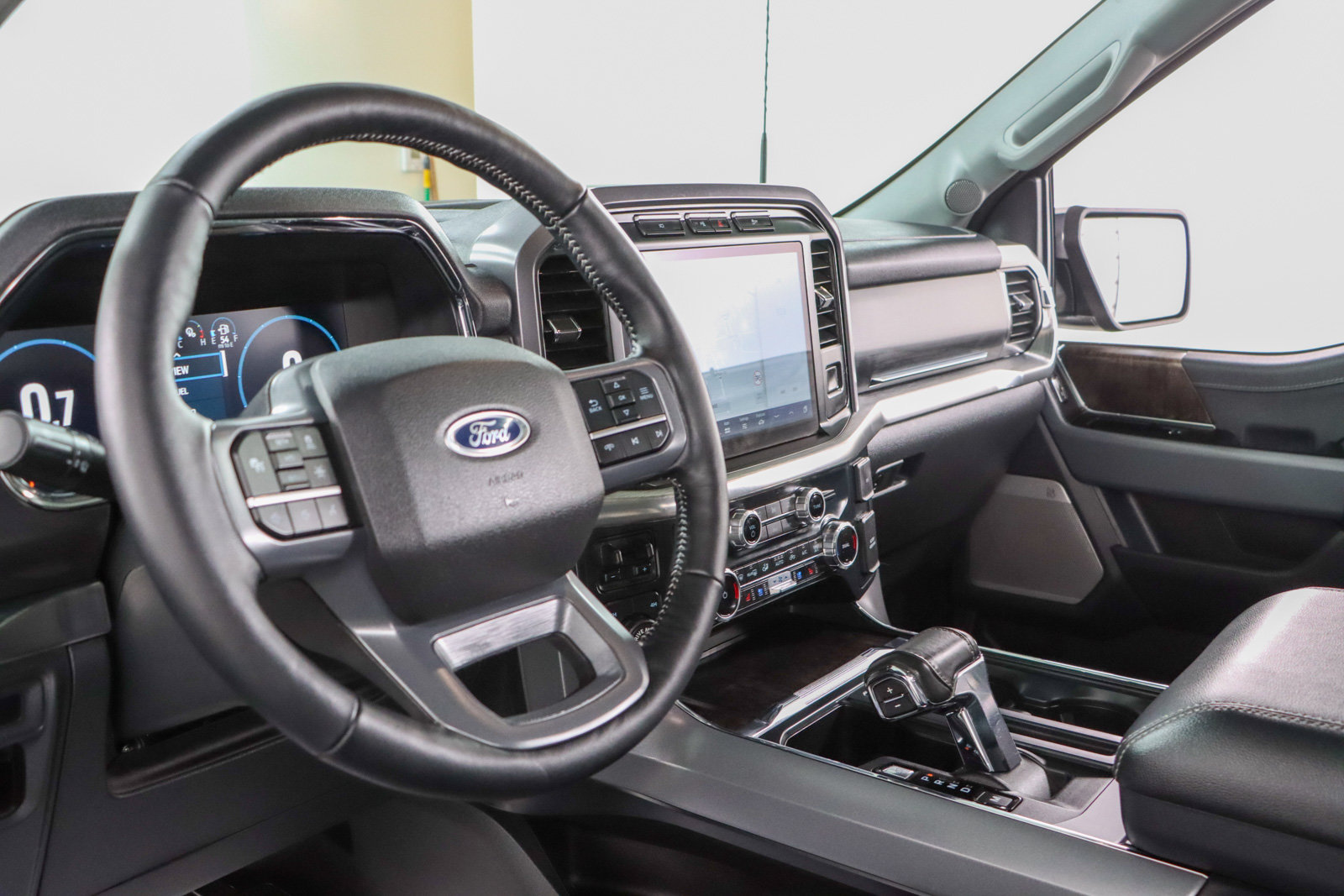 Used 2023 Ford F150 Lariat w/ Equipment Group 502A High AWD/4WD image 25