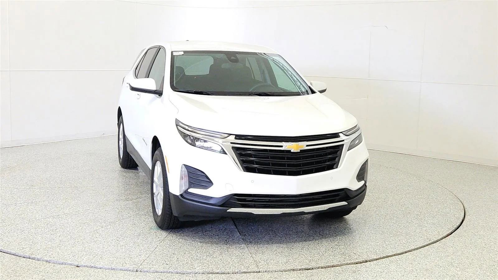 Used 2024 Chevrolet Equinox LT AWD/4WD image 2