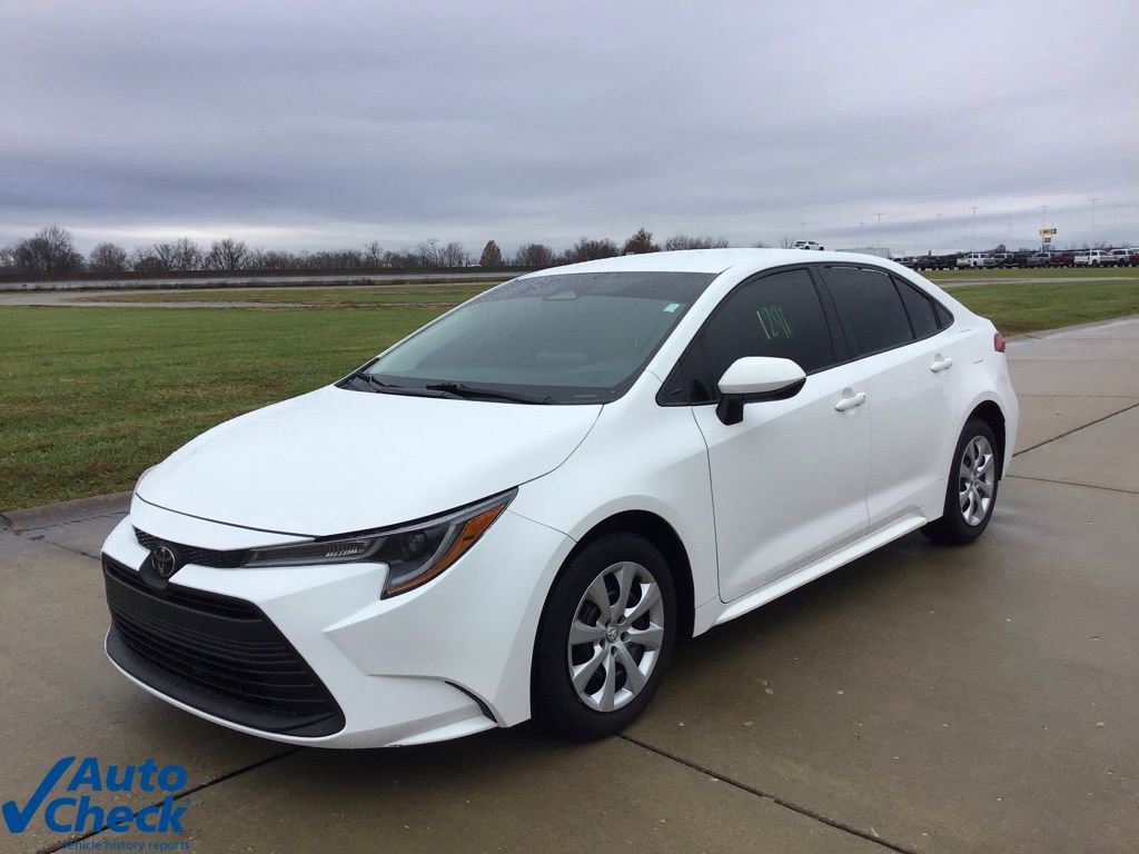 Used 2024 Toyota Corolla LE image 9