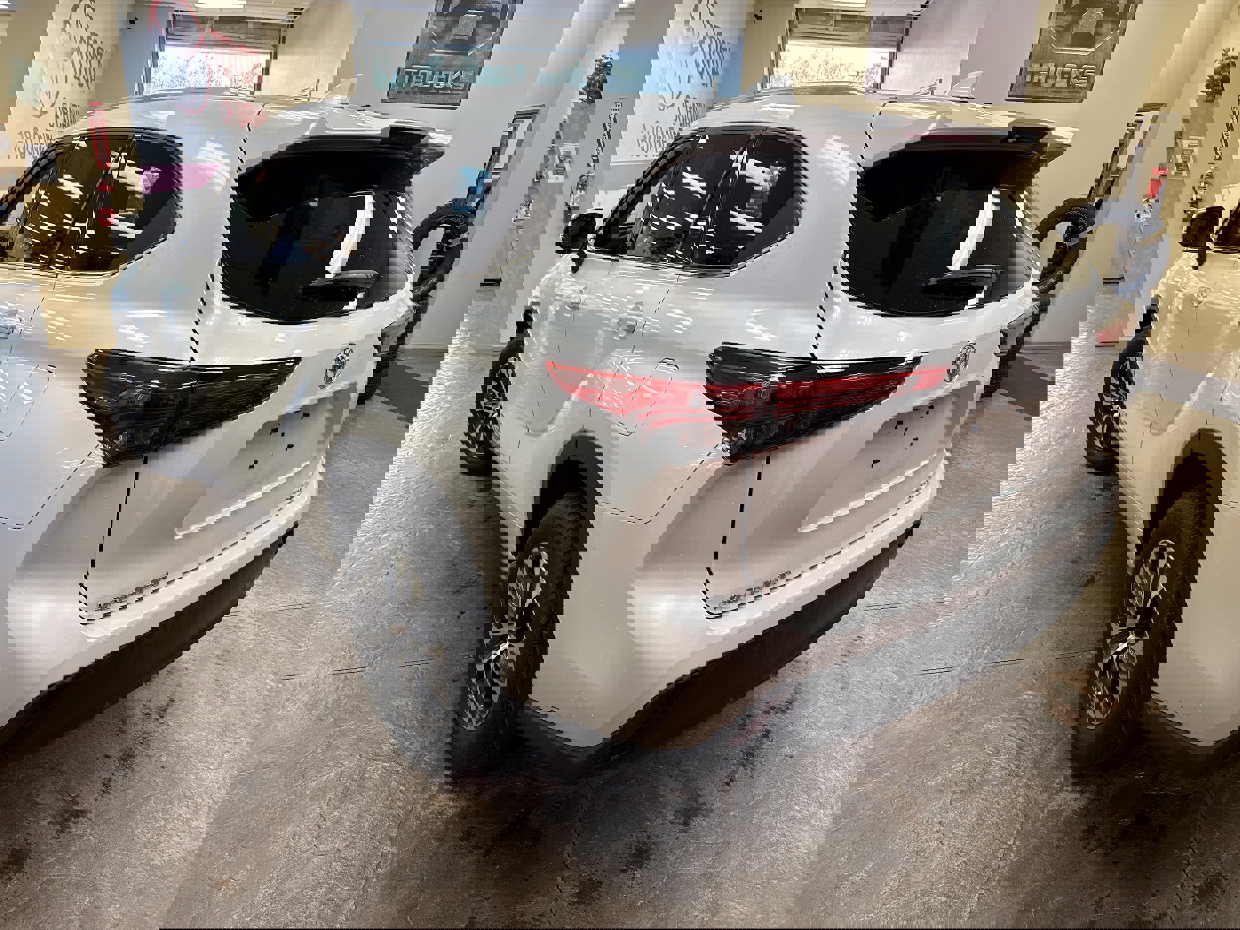 Used 2022 Toyota Highlander XLE image 8