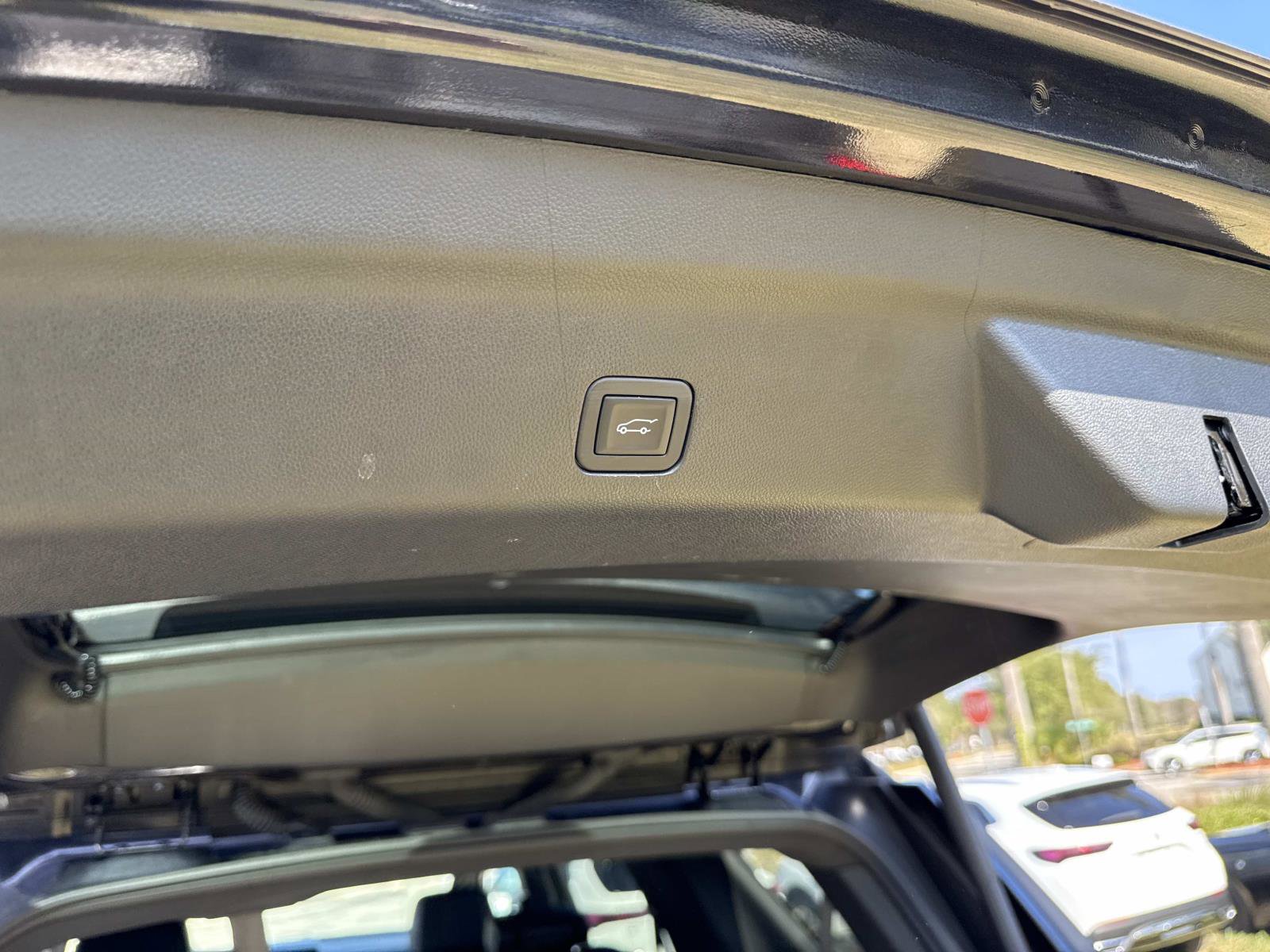 Used 2025 GMC Yukon Denali image 13