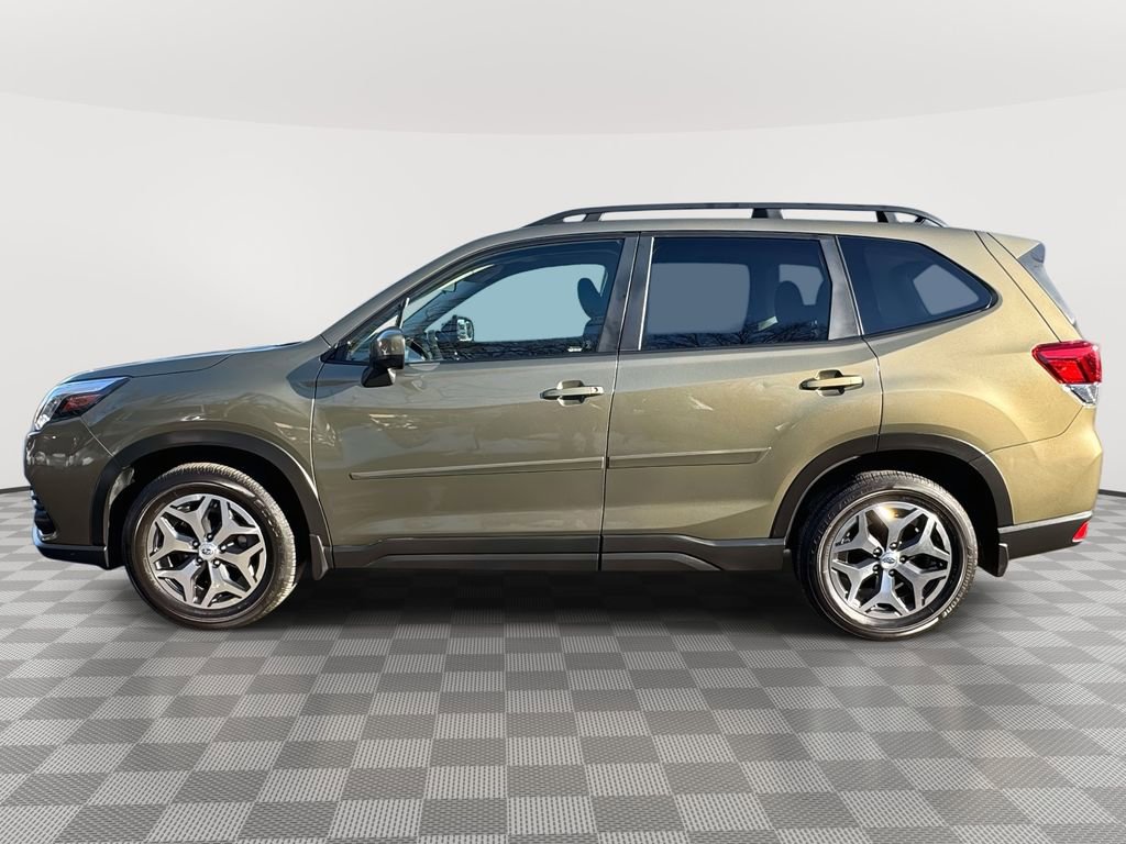 Used 2023 Subaru Forester Premium image 4