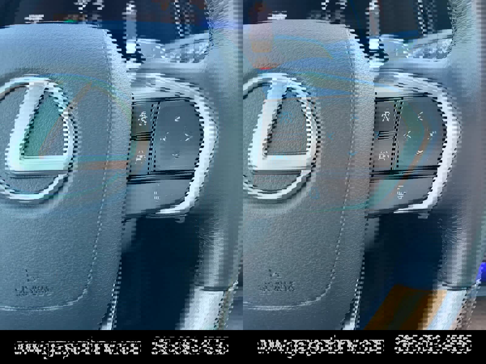 Used 2025 Lexus RX 450h Luxury w/ Convenience Package image 23