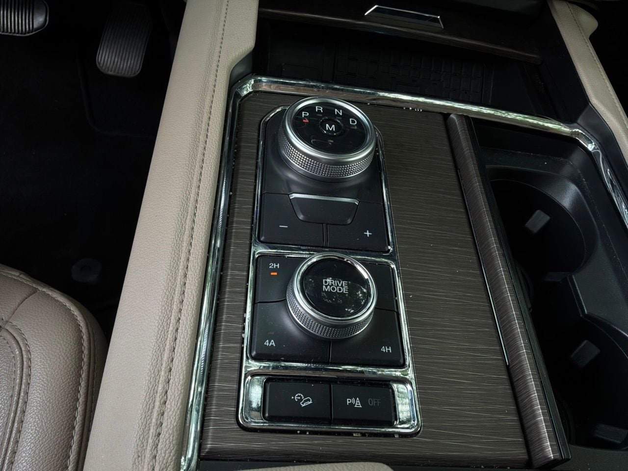 Used 2024 Ford Expedition Limited AWD/4WD image 26