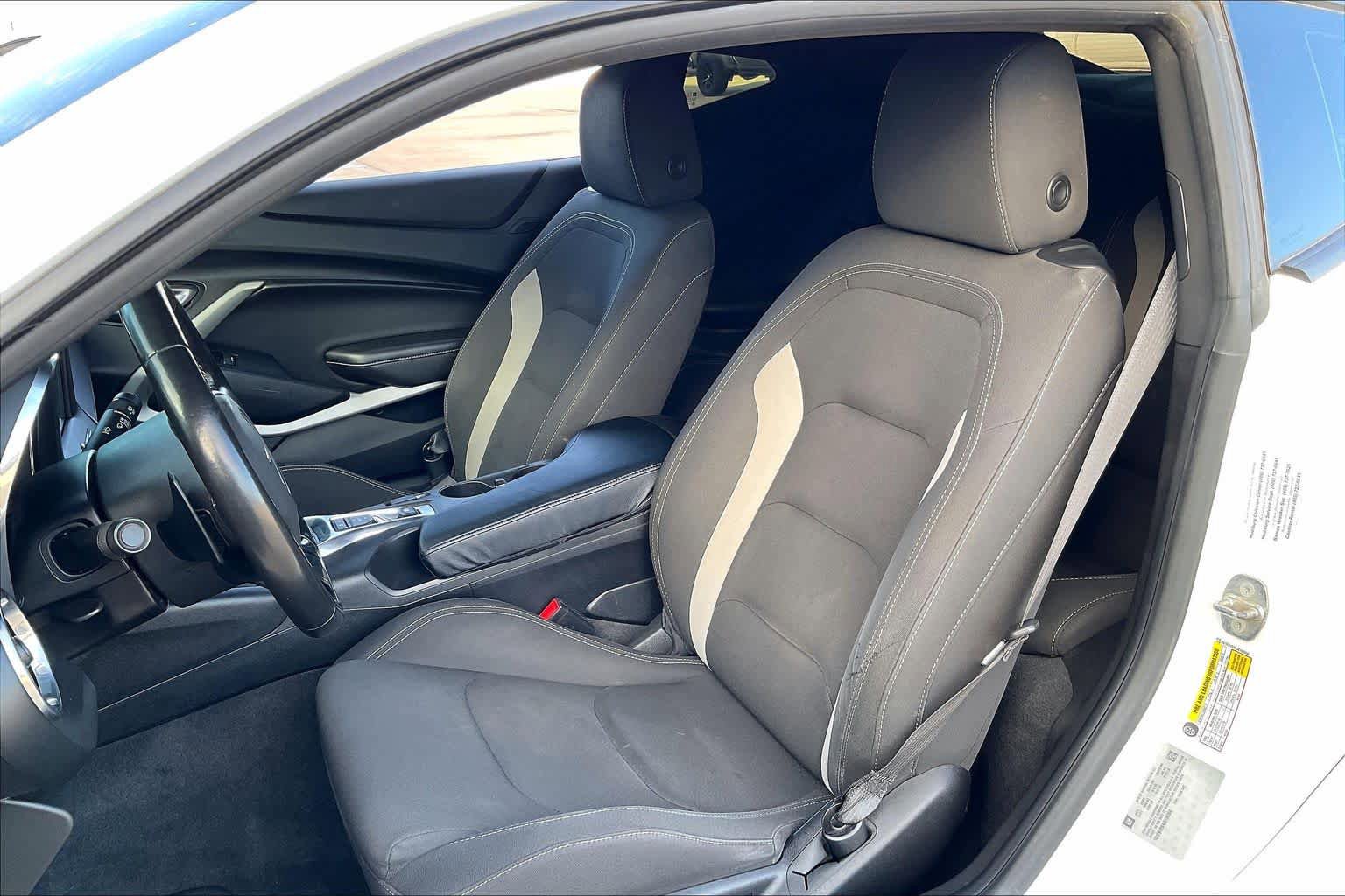 Used 2018 Chevrolet Camaro LT RWD image 9