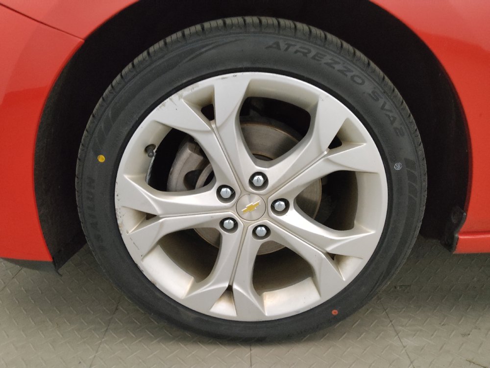 Used 2018 Chevrolet Cruze Premier FWD image 31