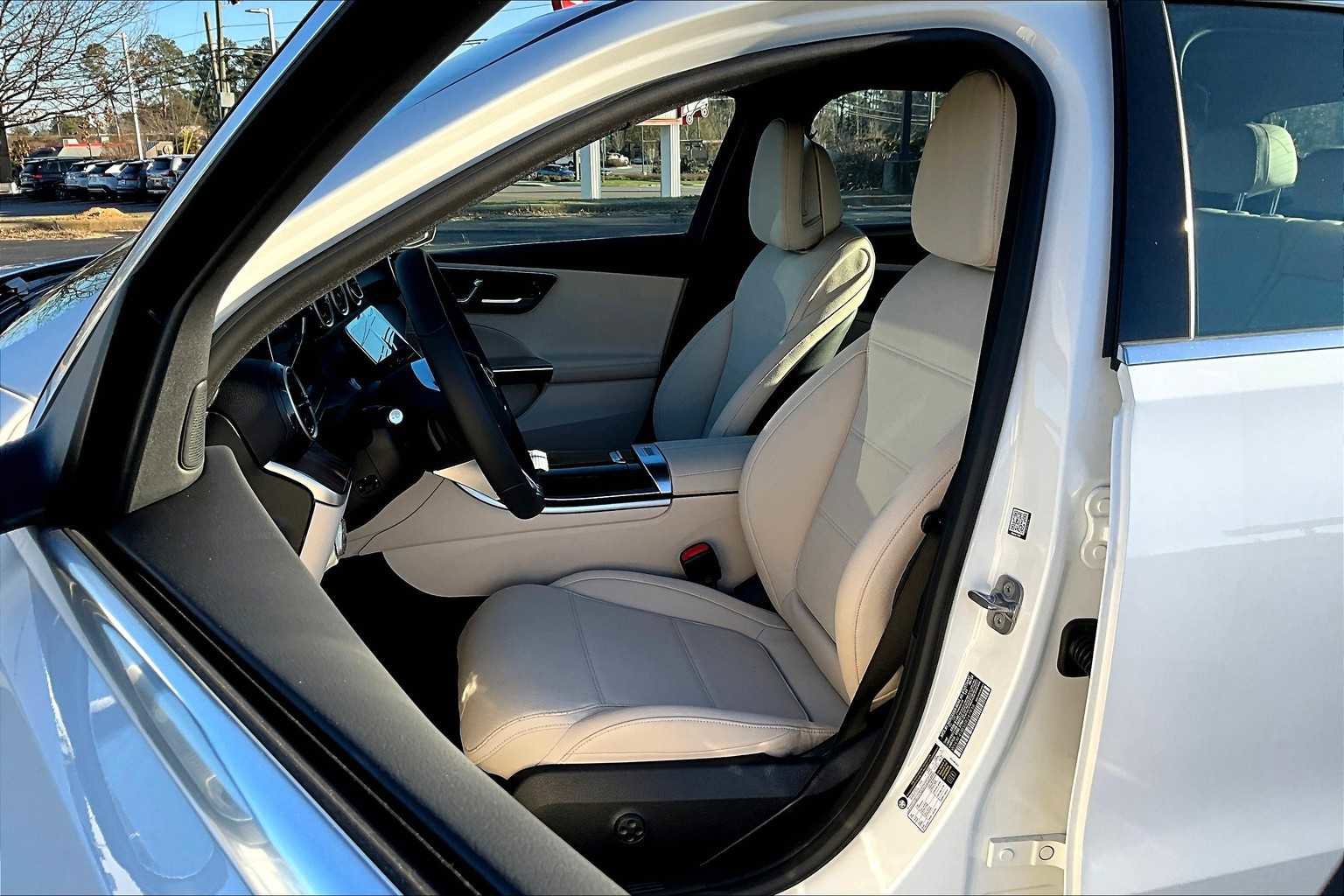 Used 2025 Mercedes-Benz C 300 4MATIC Sedan image 7
