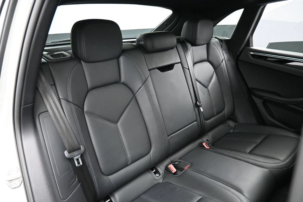 Certified 2023 Porsche Macan Turbo AWD/4WD image 26