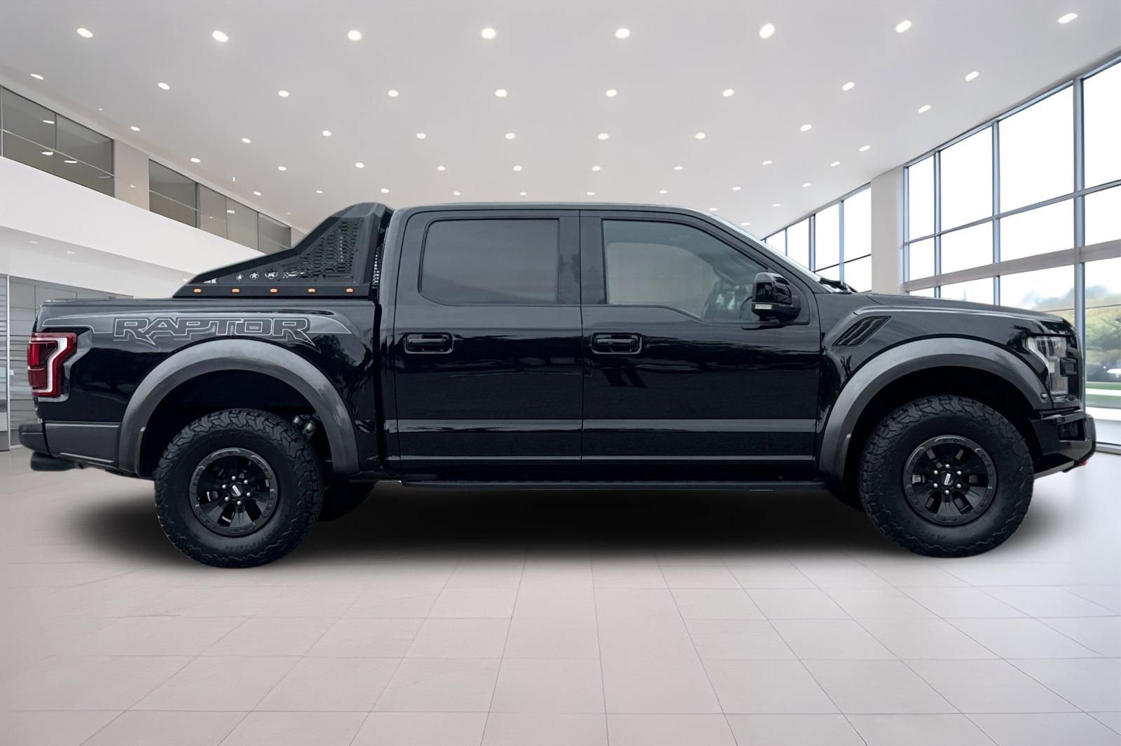 Used 2018 Ford F150 Raptor w/ Equipment Group 802A Luxury AWD/4WD image 3