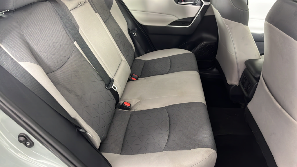 Used 2020 Toyota RAV4 XLE w/ Convenience Package FWD image 20