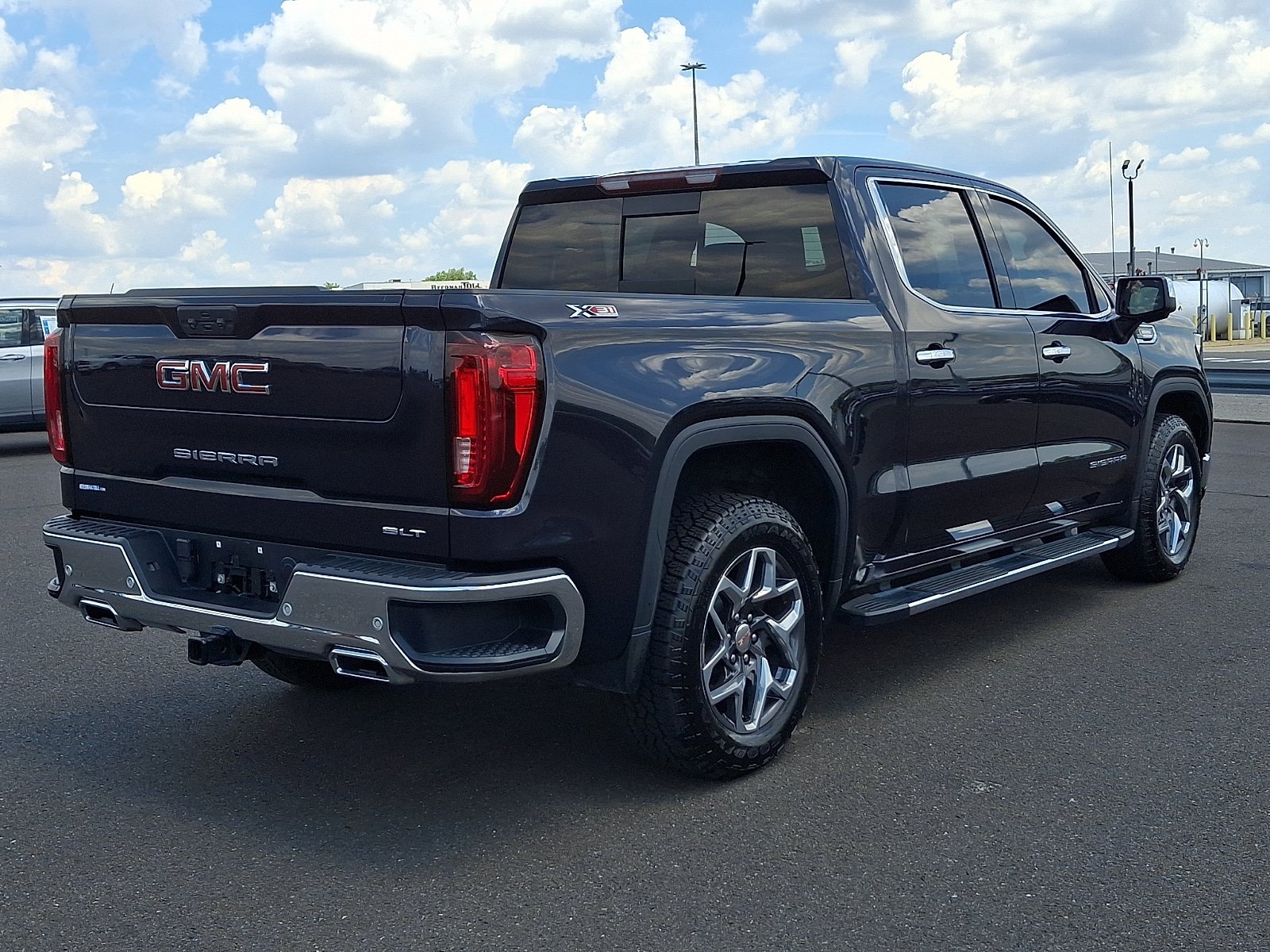 Used 2023 GMC Sierra 1500 SLT w/ SLT Premium Plus Package AWD/4WD image 6