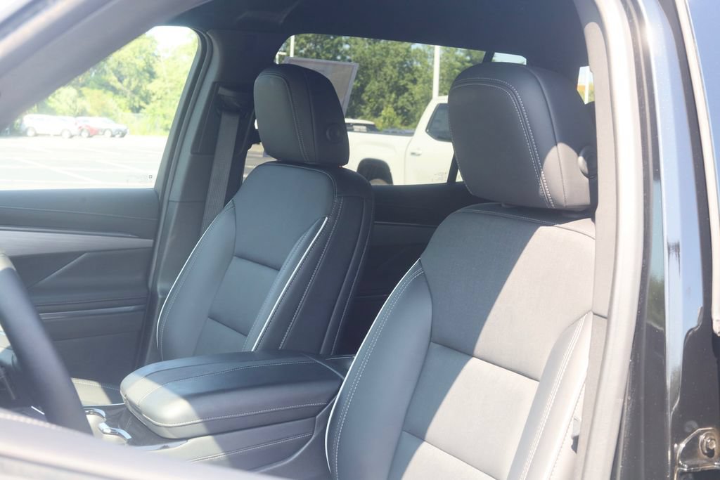 Used 2025 Buick Enclave Preferred AWD/4WD image 28