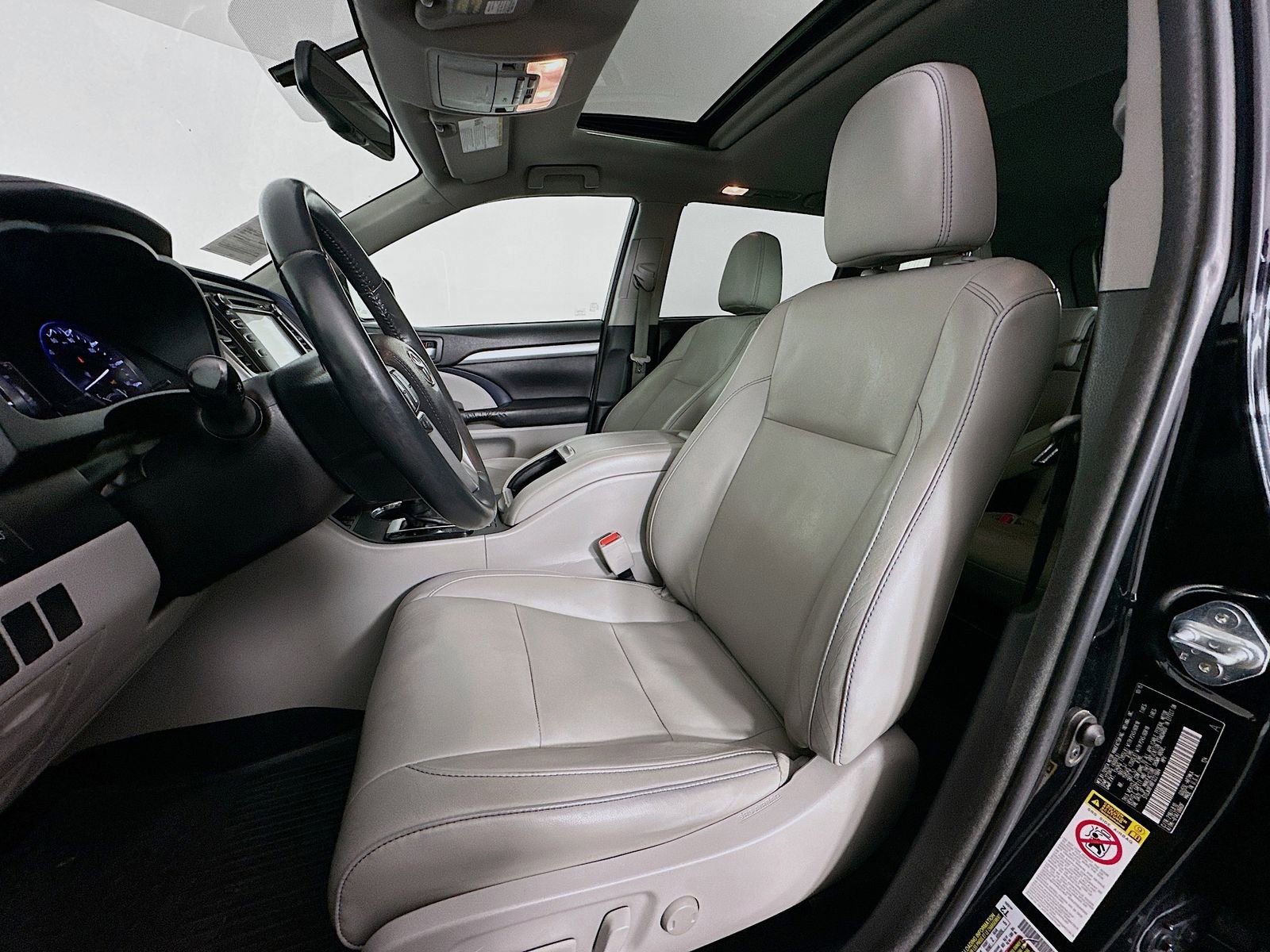 Used 2015 Toyota Highlander XLE image 22