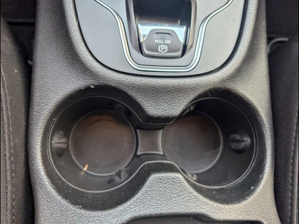 Used 2019 Jeep Cherokee Latitude w/ Popular Appearance Group FWD image 17