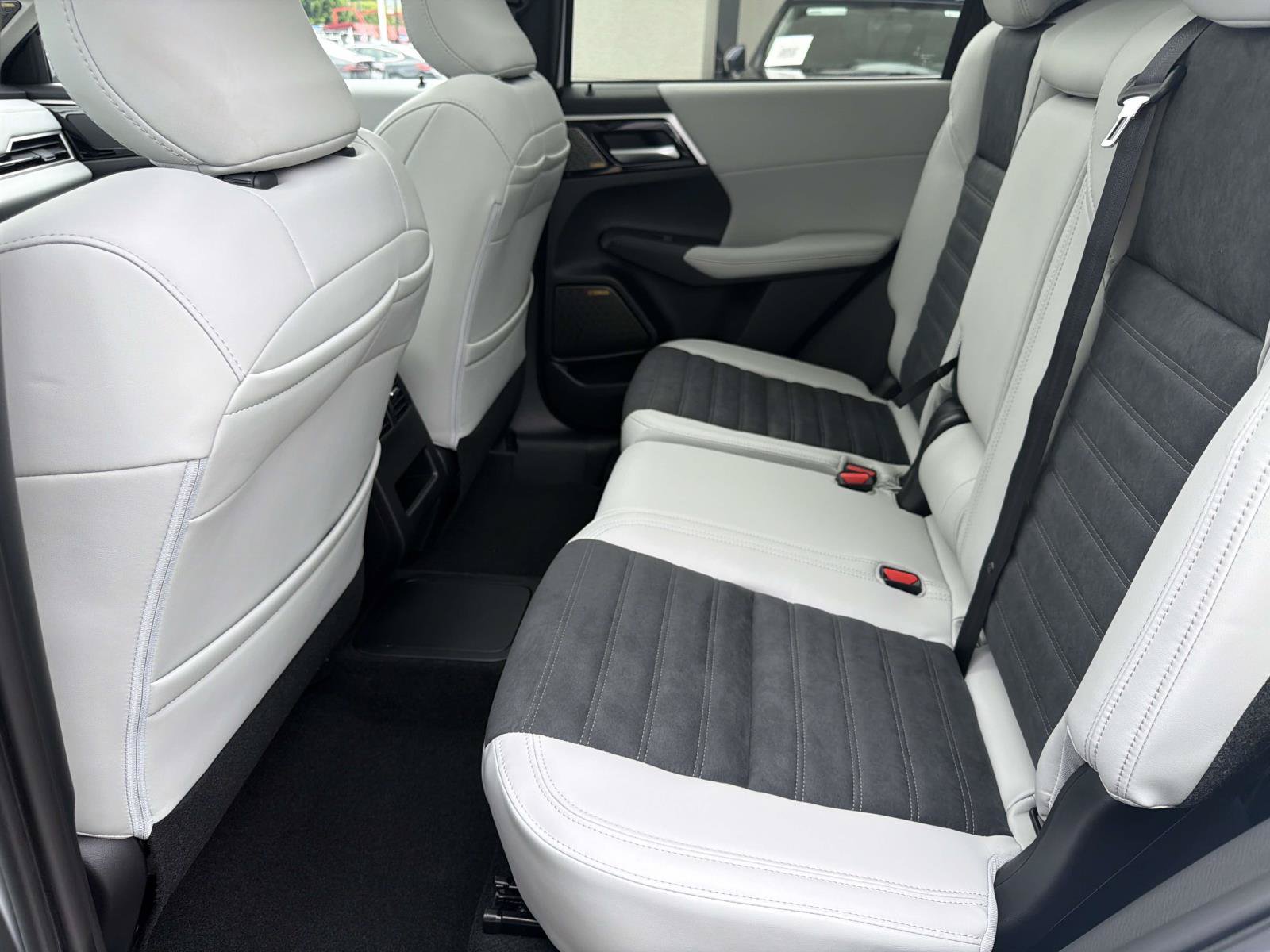 New 2026 Mitsubishi Outlander SE AWD/4WD image 11
