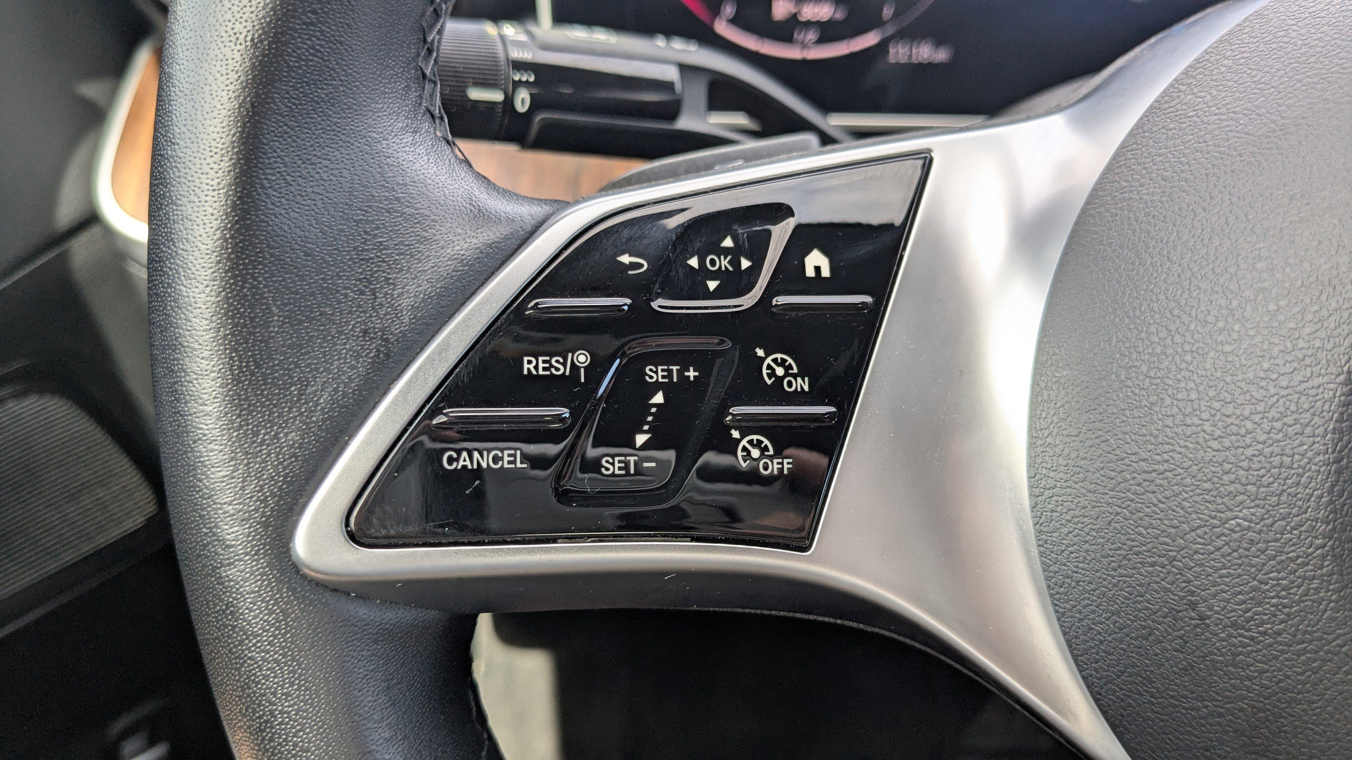 Used 2025 Mercedes-Benz C 300 4MATIC Sedan image 30