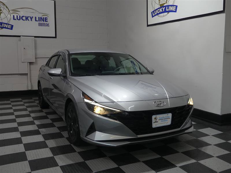 Used 2022 Hyundai Elantra SEL w/ Preferred Accessory Package image 5