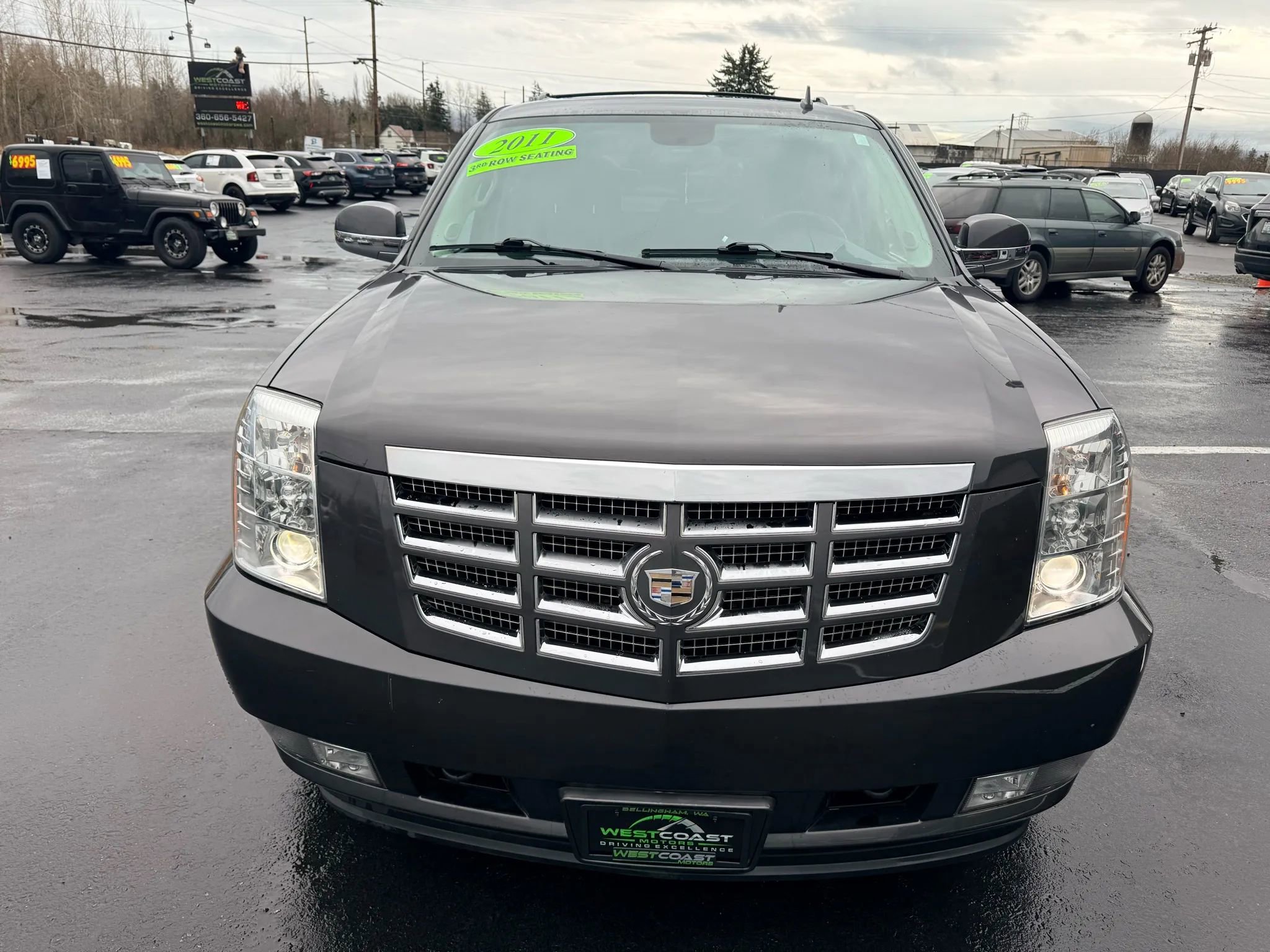 Used 2011 Cadillac Escalade Premium AWD/4WD image 3