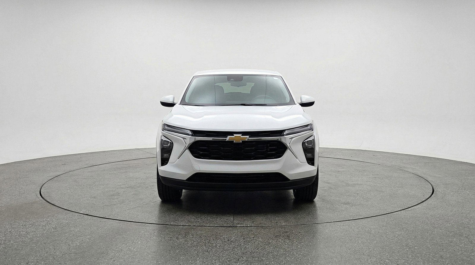 Used 2025 Chevrolet Trax LT image 2