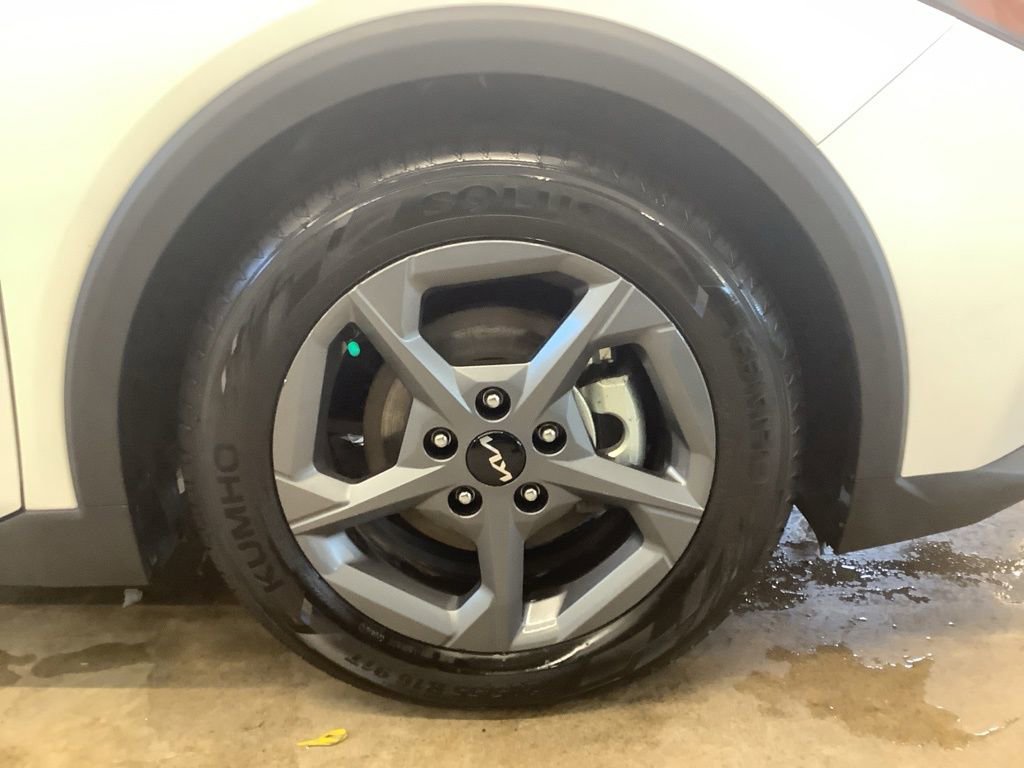 Certified 2025 Kia K4 LXS FWD image 21