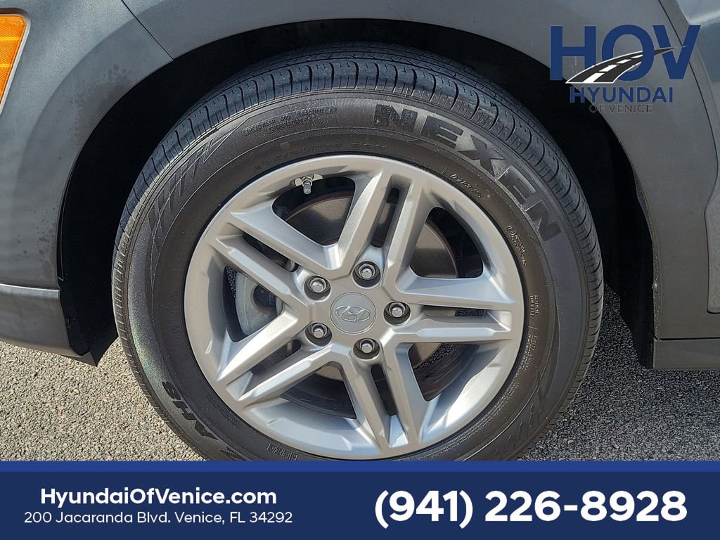 Used 2021 Hyundai Kona SE image 13