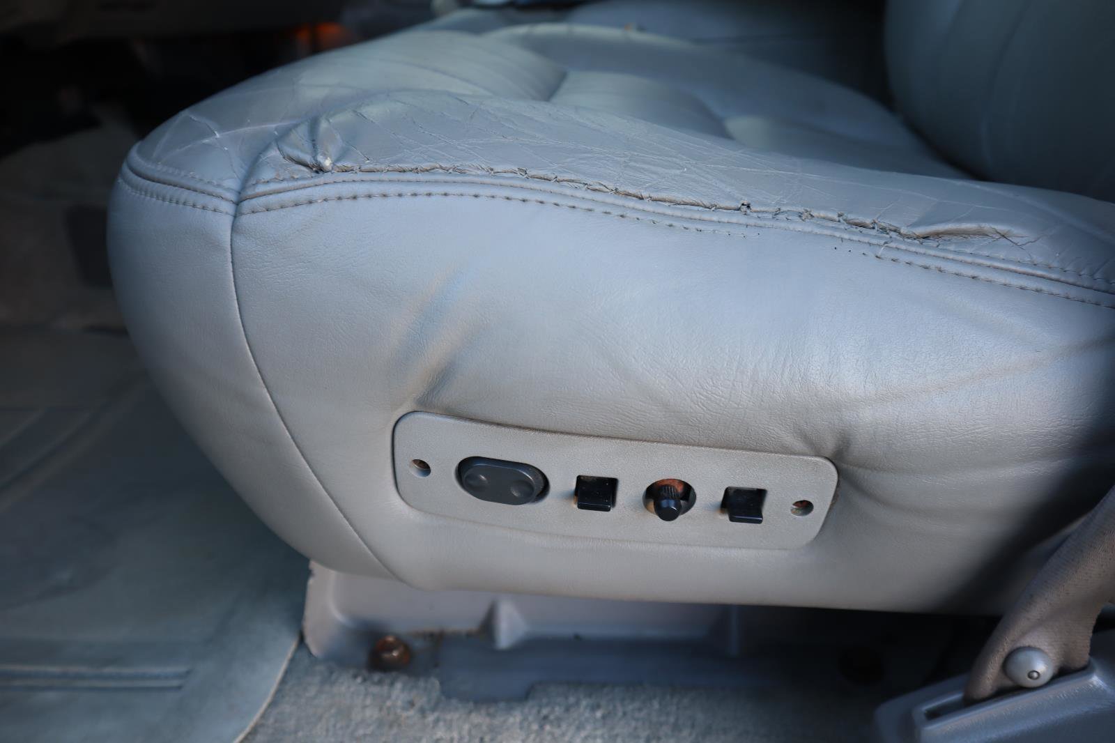 Used 1999 Chevrolet Suburban 2WD w/ Preferred Equipment Group 3 image 19