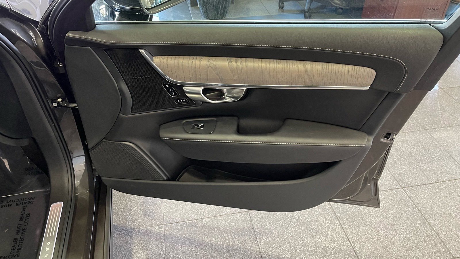 Used 2023 Volvo S90 B6 Ultimate w/ Protection Package Premier image 39