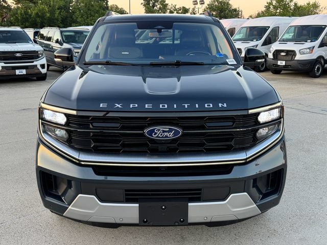 Used 2025 Ford Expedition Max Platinum w/ Driver's Package AWD/4WD image 2