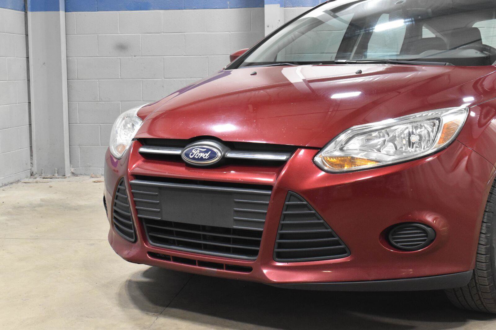 Used 2014 Ford Focus SE w/ SE Winter Package FWD image 27