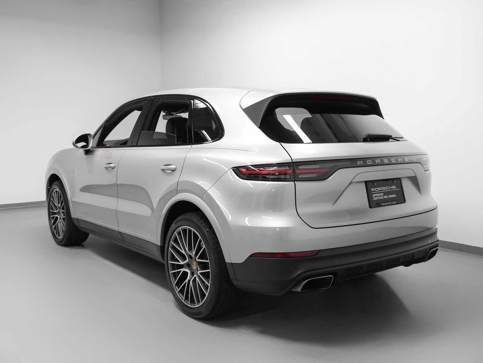 Certified 2021 Porsche Cayenne AWD/4WD image 3