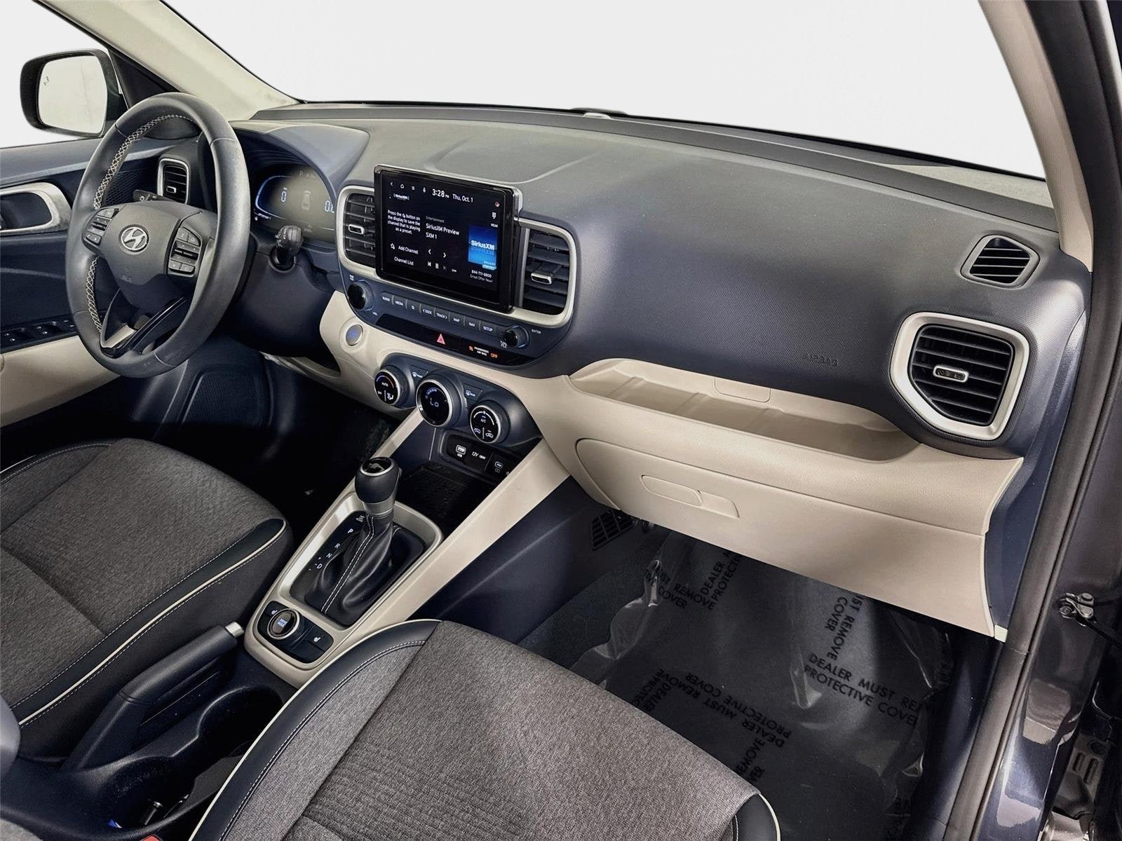Used 2023 Hyundai Venue Limited w/ Cargo Package FWD image 29