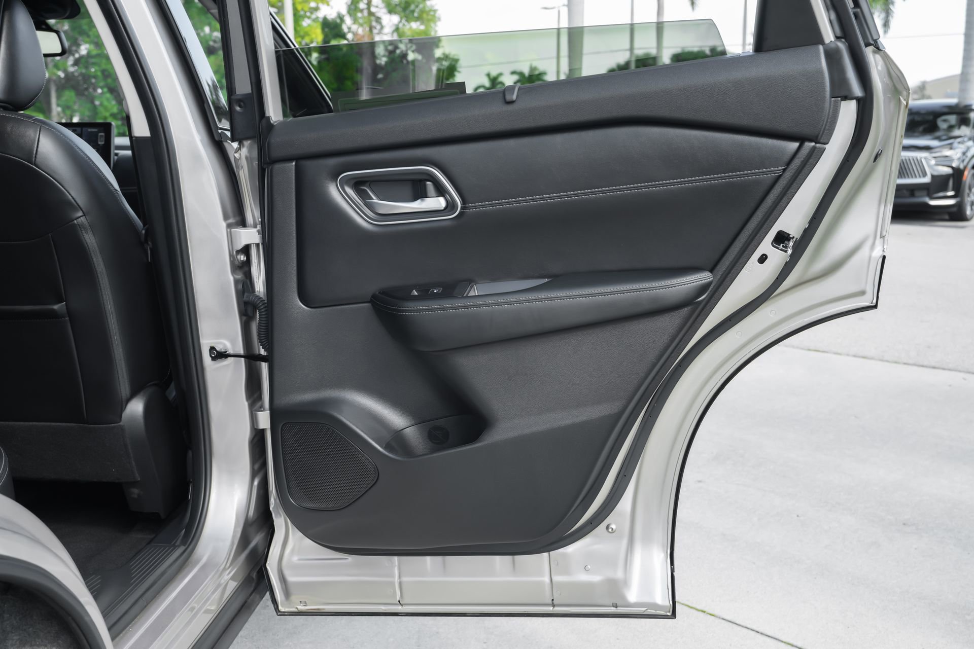 Used 2025 Nissan Rogue Platinum w/ Platinum Premium Package image 38