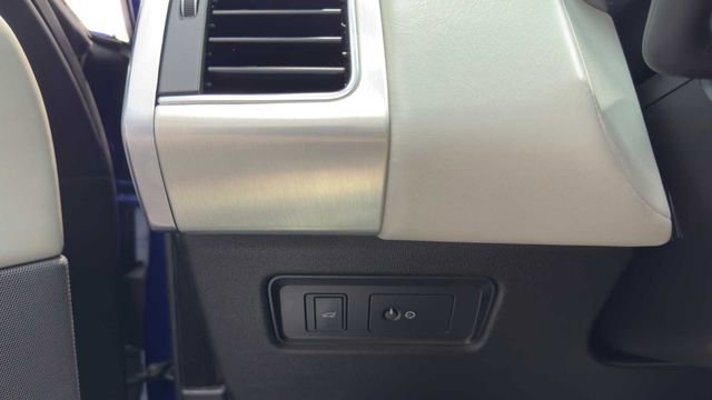 Used 2019 Land Rover Range Rover Sport SVR image 36