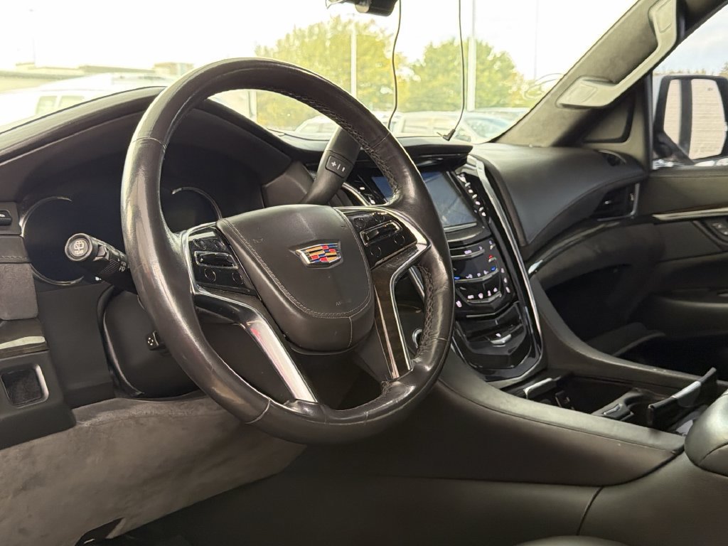 Used 2020 Cadillac Escalade Platinum RWD image 4