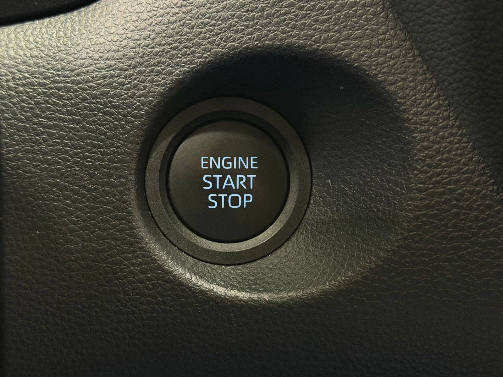 Used 2026 Toyota Corolla Cross XLE FWD image 16