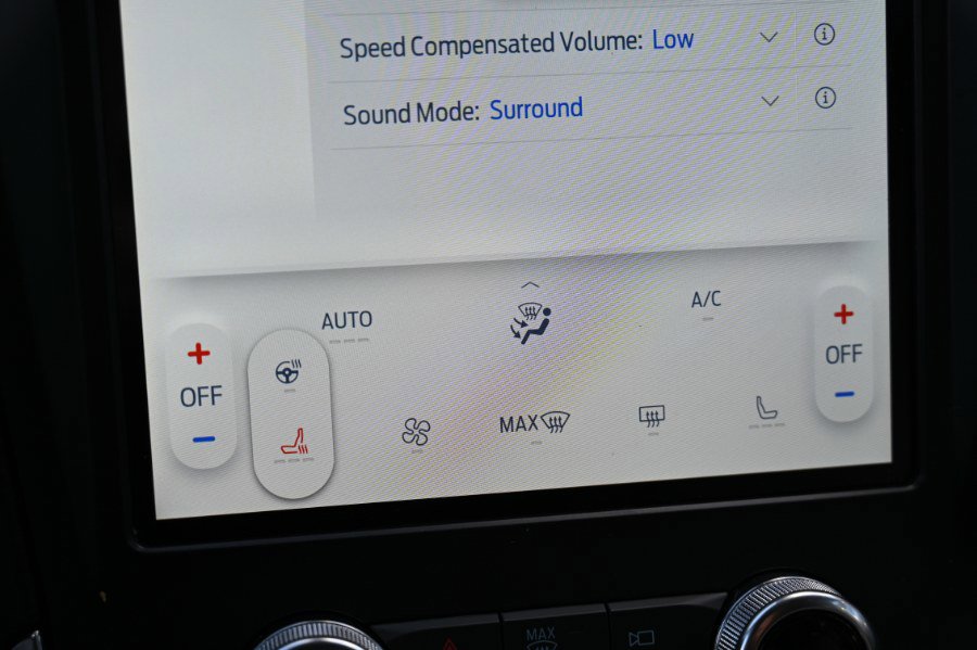 Used 2024 Ford Edge Titanium image 28